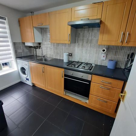 Two Bedroom Luxury House Thamesmead  المظهر الخارجي الصورة