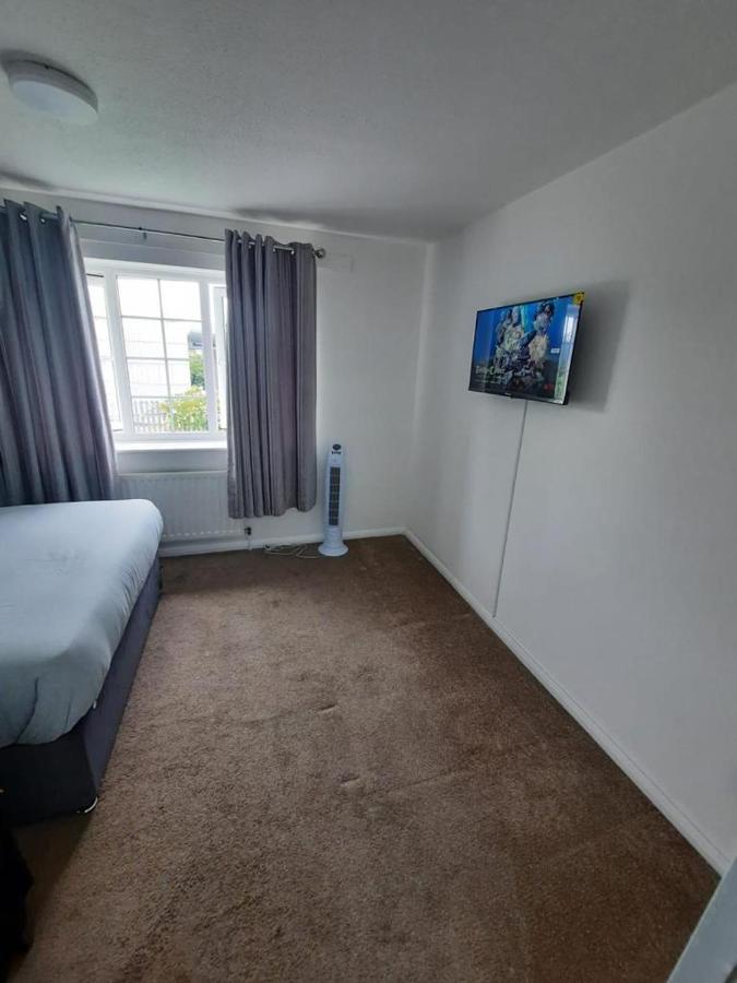Two Bedroom Luxury House Thamesmead  المظهر الخارجي الصورة