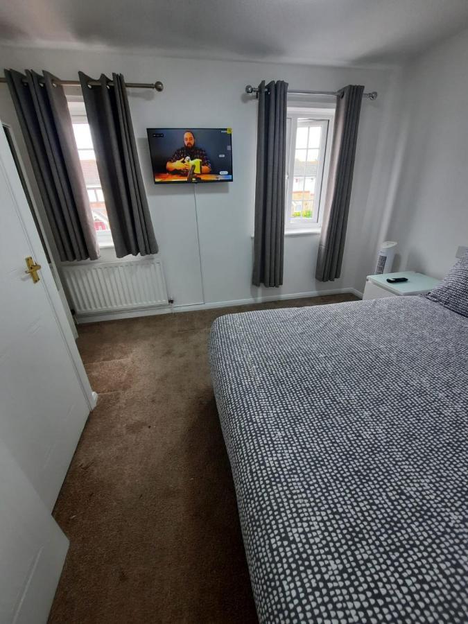 Two Bedroom Luxury House Thamesmead  المظهر الخارجي الصورة