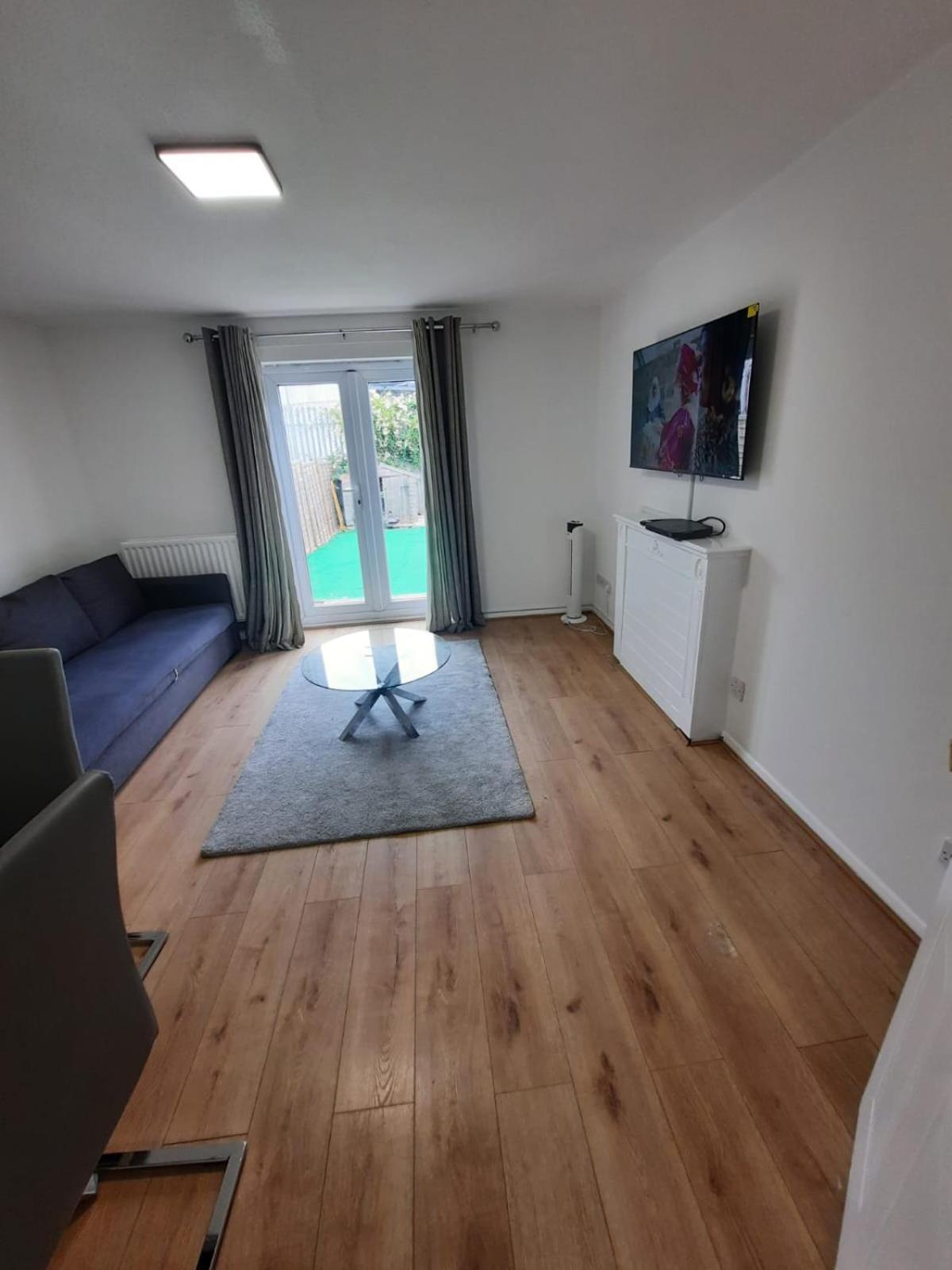 Two Bedroom Luxury House Thamesmead  المظهر الخارجي الصورة